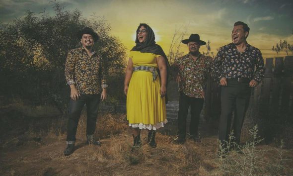 La Santa Cecilia - Photo: Humberto Howard